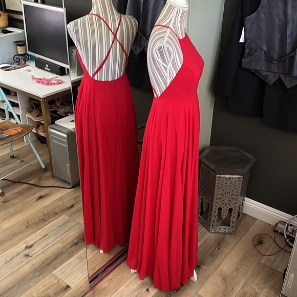 1 hour sale. Lulu’s, red gown criss cross back, xs - Picture 7 of 12